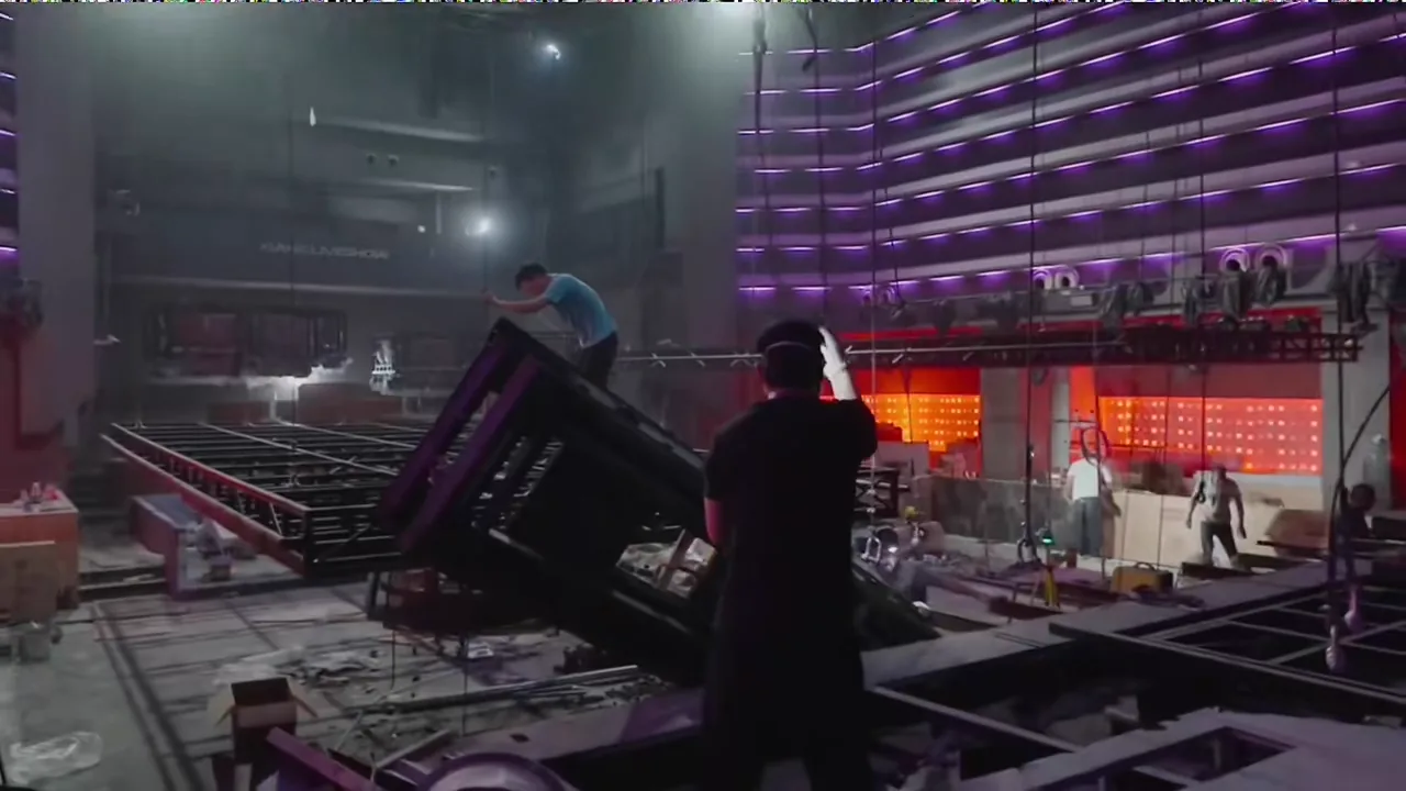 響Livehouse 施工阶段，包含舞台网架、裸露线缆路径与设备安装